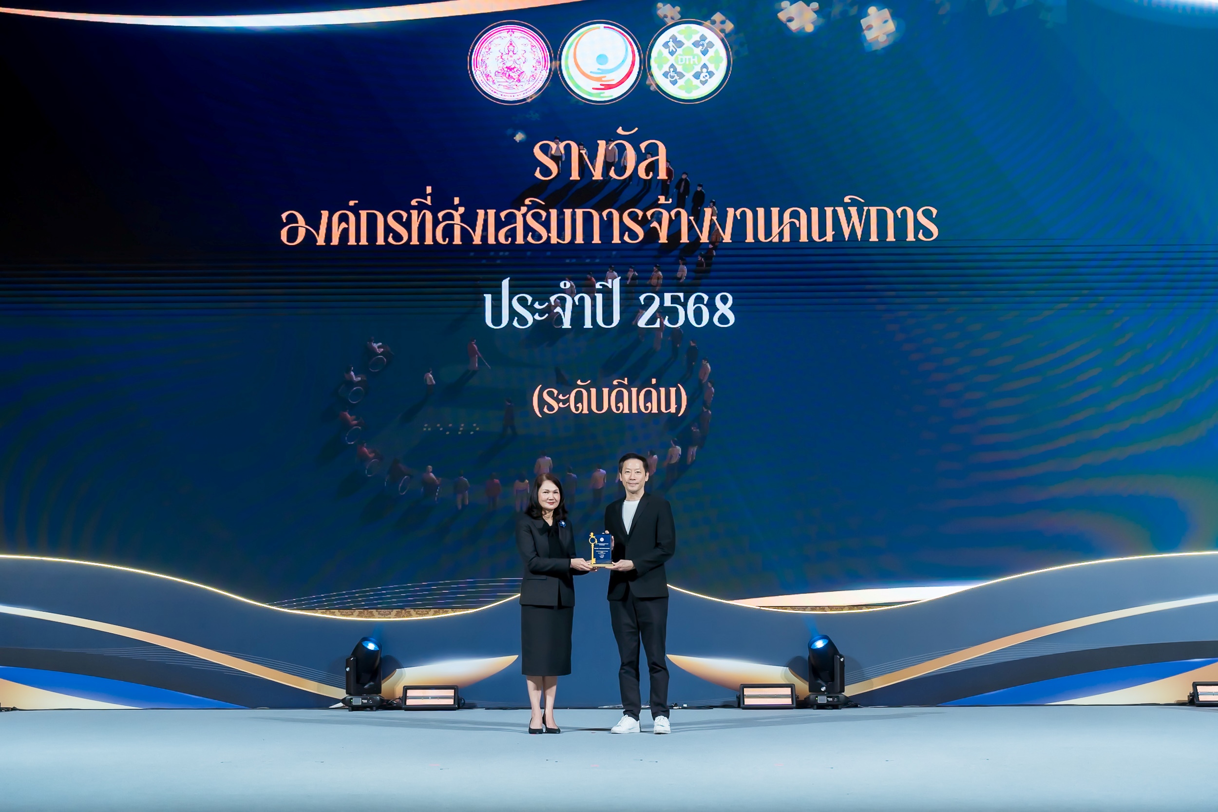 กรุงไทย-แอกซ่า ประกันชีวิต รับมอบโล่ประกาศเกียรติคุณ